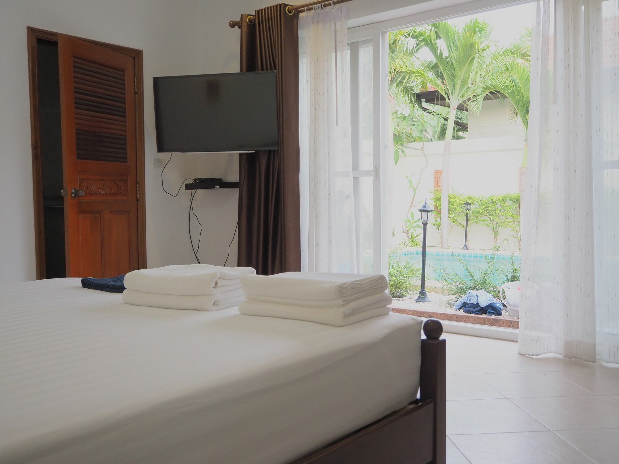 The Beach Pool Villa Pattaya Exterior foto